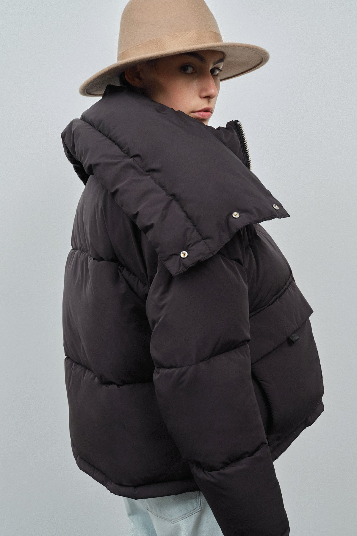 bunda-montreal-black-olive-embassy-obal-nila__4_.jpg